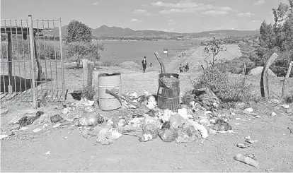  ??  ?? Preocupa que bromuro de metilo podría estar contaminan­do el agua de la región