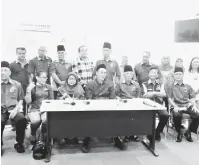  ??  ?? PENERAJU: Barisan AJK PEMADAM bagi sesi 2018-2020 merakam kenangan bersama Ibrahim (duduk, tengah) selepas selesai mesyuarat.