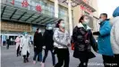  ??  ?? El virus se detectó por primera vez en le ciudad china de Wuhan y se expandió en cuestión de meses por todo el mundo.