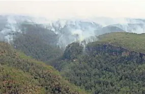  ?? AUSTRALIAN BROADCASTI­NG CORPORATIO­N VIA AP ?? Smoke rises from wildfires Friday in the Blue Mountains of New South Wales, Australia.