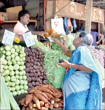  ??  ?? Vendors say they are unable to bring down the price of vegetables immediatel­y as they have been paying high prices in the past few months.Pix by Indika Handuwala