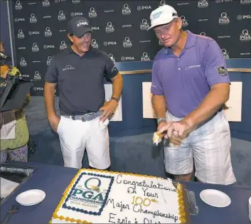  ?? Ross Kinnaird/Getty Images ?? This week’s PGA Championsh­ip marks the 100th major appearance for both Phil Mickelson, left, and Ernie Els. How better to celebrate than cake in the press room Wednesday at Quail Hollow Club — site of the tournament that begins Thursday.