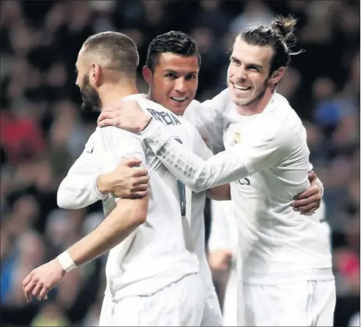  ??  ?? EL ATAQUE AL COMPLETO. Benzema, Cristiano y Bale, la BBC ya está disponible para Zidane con media temporada por delante.