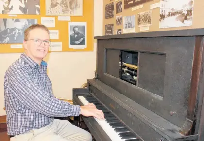  ?? Photo / David Haxton ?? Stephen Powell restored a 1925 pianola which is pride of place in the Otaki ¯ Museum.