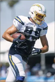  ?? KYUSUNG GONG - THE ASSOCIATED PRESS ?? Los Angeles Chargers tight end Hunter Henry runs a drill during NFL football training camp in Costa Mesa, Calif., Tuesday, July 30, 2019.