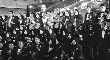  ??  ?? Datuk Haji Mohamad Fazil (standing first row, fifth left) in a photo call with his team.