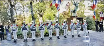  ?? Crédits : DE : DE - ?? Participat­ion à Rodez d’un piquet d’honneur de la 13e Demi-brigade de Légion étrangère.