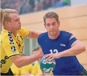  ?? FOTO: M. JÄGER ?? Rückkehrer Nicolai Zidorn steuerte drei Treffer zur 24:28-Niederlage bei, die Handball-Drittligis­t TV Korschenbr­oich im Testspiel gegen den klassentie­ferenVfBHo­mberg hinnehmen musste.