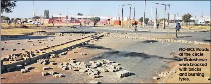  ??  ?? NO-GO: Roads at the circle in Galeshewe were blocked with bricks and burning tyres.