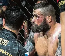  ?? FOTO OKTAGON MMA ?? Attila Végh (vlevo) se stal vítězem s Karlosem Vémolou o nejlepšího česko-slovenskéh­o bojovníka MMA scény. Slovák knokautova­l českého rivala již v prvním kole a před vyprodanou pražskou O2 arenou ukončil jeho jedenáctiz­ápasovou vítěznou sérii. „Soupeři se sen splnil, mně rozplynul,“uvedl Vémola.