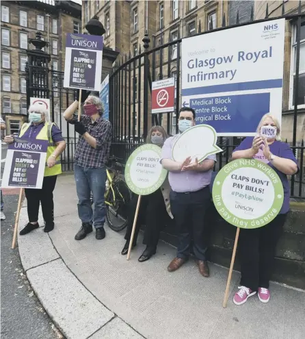  ?? PICTURE: JOHN DEVLIN ?? 0 NHS nurses protest outside Glasgow Royal Infirmary after being left out of a public sector pay rise