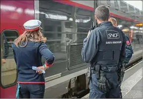  ??  ?? Les agents de la SNCF refusent d’être qualifiés de « privilégié­s ».