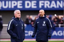  ?? (Ph. AFP) ?? Didier Deschamps (accompagné ici de Bachir Nehar, intendant de l’équipe de France qui occupe le même poste à l’AS Monaco) lundi à Clairefont­aine.