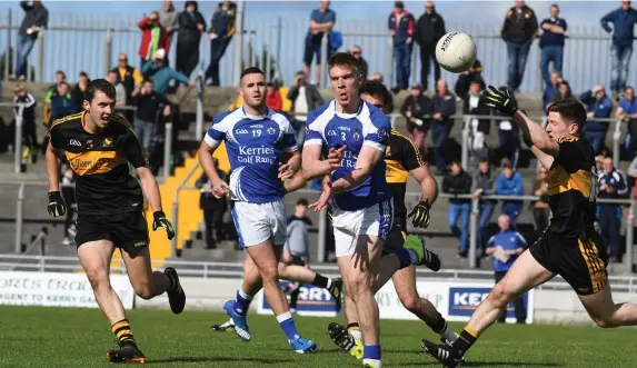  ?? Photo By Domnick Walsh ?? Tommy Walsh, Kerins O’Rahillys, offloads the ball as Dr Crokes players Michael Moloney, left, and Kieran O’Leary attempt to close him down in Saturday’s County SFC quarter-final . BELOW: Medics attend to Giles O’Grady on the Austin Stack Park pitch...