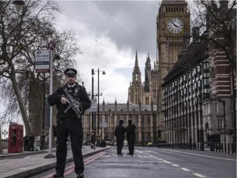  ?? SERGEY PONOMAREV/THE NEW YORK TIMES ?? The attack unfolded near some of the London’s most famous tourist sites, including Big Ben and the London Eye.