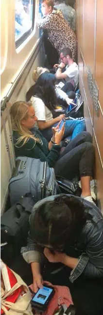  ??  ?? Sardines: Travellers fill corridor on LNER service