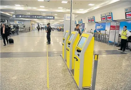  ?? SANCHEZ ?? Terminal vacía. La zona de check-in de Aeroparque ayer, donde sólo operaron LATAM, Andes y BQB.