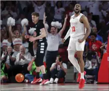  ?? MICHAEL WYKE — THE ASSOCIATED PRESS ?? Houston forward J’wan Roberts reacts after dunking against Cincinnati during the first half Tuesday in Houston.
