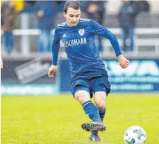  ?? FOTO: ROLF SCHULTES ?? Sebastian Reiner und der FV Ravensburg empfangen am Samstag den Oberliga-Aufsteiger TSV Ilshofen.