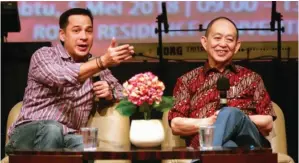  ?? GUSLAN GUMILANG/JAWA POS ?? AJAK JAGA POLA MAKAN: Ari Wibowo (kiri) dan Prof Dr dr Hans Tandra menjadi pembicara dalam seminar di Royal Residence Convention Hall pada Sabtu (5/5).