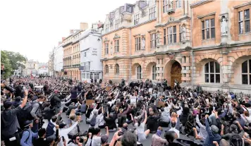  ??  ?? PROTESTERS bay for the removal of a statue of British imperialis­t Cecil John Rhodes outside Oriel College in Oxford, England.