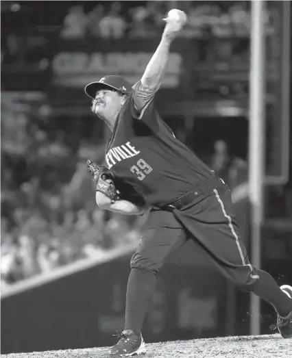  ?? JOHN J. KIM/CHICAGO TRIBUNE PHOTOS ?? Andrew Chafin pitches against the Cardinals on Saturday in the eighth inning at Wrigley Field.