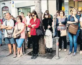  ?? QUIQUE GARCÍA / EFE ?? Veïns de Mataró en la protesta per l’assassinat de la Katalina ahir