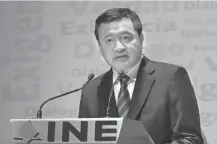  ??  ?? El titular de la Segob, Miguel Ángel Osorio Chong, dijo que se evalúa con los estados la situación de cada corporació­n para decidir la estrategia.