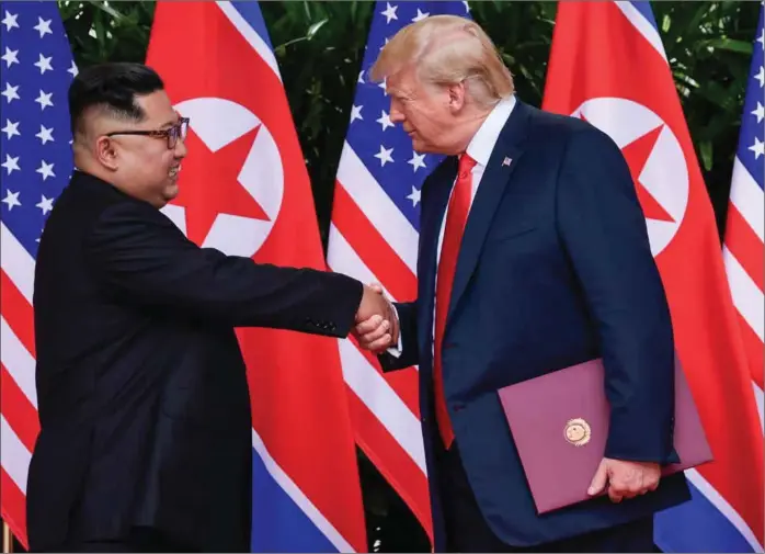  ??  ?? Amerikansk etterretni­ng mener at Nord-Korea og landets diktator Kim Jong-un utvikler nye missiler. Her fra Kims møte med USAs president Donald Trump i Singapore i juni.