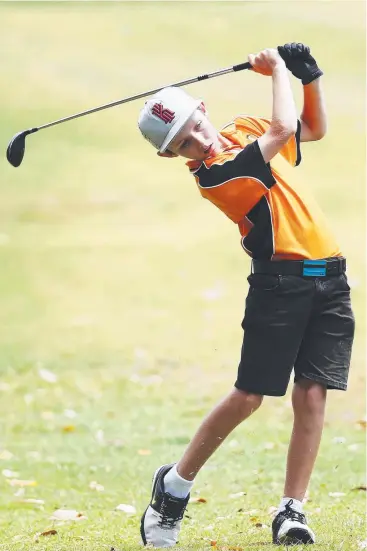  ?? Picture: BRENDAN RADKE ?? LOVING IT: Sean Florimo, 13, the younger brother of champion junior golfer Will Florimo, plays a round at Half Moon Bay Golf Club at Yorkeys Knob.