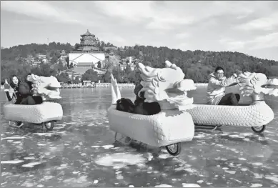  ?? JIANG DONG / CHINA DAILY SICHUAN HUNAN ?? People enjoy a light moment at a skating rink in Beijing’s Summer Palace on Friday. A total of 700,000 square meters of ice in the former imperial garden are open to the public.