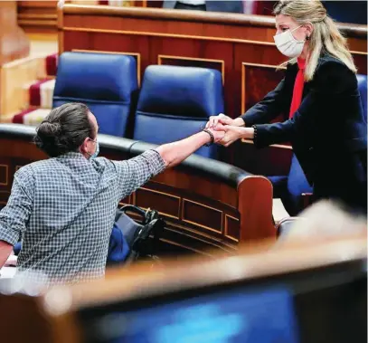  ?? POOL ?? El exvicepres­idente Pablo Iglesias y la vicepresid­enta Yolanda Díaz, en el Congreso de los Diputados