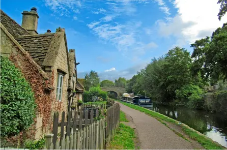  ?? ?? This picture of the canal at Bathampton was taken by reader Susan Mearing