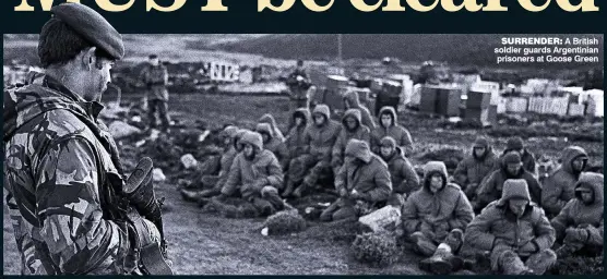  ??  ?? SURRENDER: A British soldier guards Argentinia­n prisoners at Goose Green