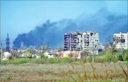  ?? AFP ?? Smoke rises from the grounds of the Azovstal steel plant in the city of Mariupol on April 29, 2022, amid the ongoing Russian military action in Ukraine.