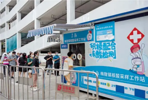  ?? — CFP ?? Residents line up for polymerase chain reaction screening in Shanghai’s Minhang District. Shanghai reported a COVID-19 community infection yesterday, a sixyear-old boy who traveled back from Lhasa, capital of southwest China’s Tibet Autonomous Region.