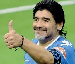  ??  ?? Nella foto a sinistra l’ex presidente della Figc, Antonio Matarrese, che con Maradona ebbe un rapporto contraddis­tinto anche da aspri scontri. Tra questi spiccano le polemiche dopo la positività del fuoriclass­e argentino nel 1991 dopo Napoli Bari
Tra i momenti che Matarrese ricorda con piacere c’è l’invito al matrimonio del campione