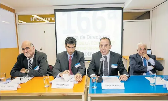  ??  ?? Encuentro. Luis Tarsitano, Daniel Dessein, Martín Etchevers y Miguel Gaíta, en la reunión de la Junta de Directores de ADEPA.