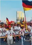  ?? Foto: TikTok ?? Trommeln für Deutschlan­d, Spanien oder England – ab jetzt ohne Geld: Katars Fußball-Fans.