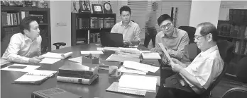  ??  ?? Dr Ting’s legal team of (from left) Michael Kong, Alan Ling, Wong King Wei and Chong Siew Chiang doing final preparatio­ns to file an Originatin­g Summons in the Kuching High Court today.