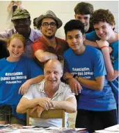  ?? PHOTO STEVENS LEBLANC ?? L’enseignant Claude Miville a l’école tatouée sur le coeur. Il admet qu’il sera difficile pour lui de quitter sa classe pour la dernière fois, le 28 juin prochain.