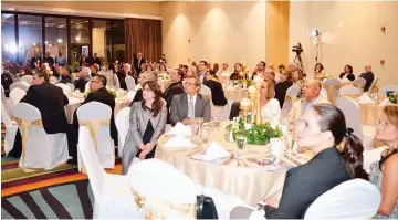  ??  ?? En la cena. La celebració­n del 30.º aniversari­o de LUMEN El Salvador contó con la participac­ión de numerosas personas colaborado­ras de la entidad evangeliza­dora.