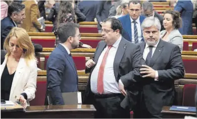  ?? David Zorrakino / Europa Press ?? Pere Aragonès, el conseller Joan Ignasi Elena y el líder de Junts en el Parlament, Albert Batet, en 2023.