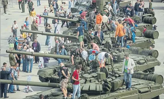  ?? ANADOLU AGENCY / GETTY ?? Parc patriòtic. Carros de combat exposats al parc Patriot, que l’exèrcit rus té a la província de Moscou,
el juny del 2015