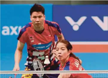  ??  ?? Goh Soon Huat (back) and Shevon Lai Jemie won silver at the 2016 Rio Olympics.