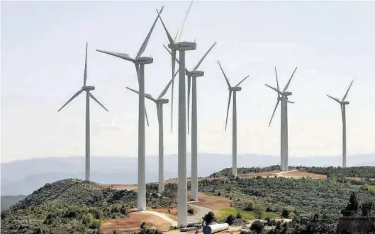  ?? MARC VILA ?? La energía eólica o la solar son algunos de los sectores que han despertado el interés de los inversores extranjero­s en España.