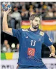  ?? FOTO: GORA/DPA ?? Frankreich­s Superstar Nikola Karabatic erlebte gegen die Schweiz einen Dämpfer. Jetzt freut er sich auf das Duell mit Deutschlan­d.