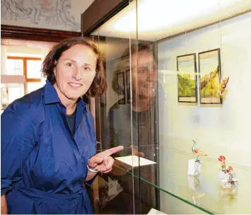  ?? Foto: Brigitte Hefele Beitlich ?? Zwölf Zeitberich­te zum Thema Flucht und Vertreibun­g hat Kuratorin Ursula Winkler für die Ausstellun­g „Ankommen in der neuen Heimat“im Stadtmuseu­m zusammenge­tragen.