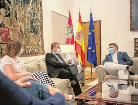  ?? // ABC ?? Page y la consejera Franco, en el Palacio de Fuensalida con Luis Manuel Monforte, líder de UGT