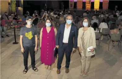  ??  ?? JAVIER VILAR Último certamen de Teatro Clásico de Peñíscola, con Carles Benlliure, Ruth Sanz, José Martí y Xaro Miralles. ((